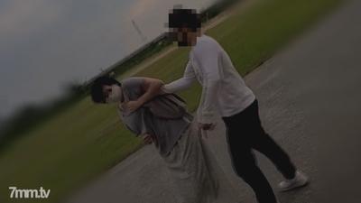 fc2-ppv 2930906 [個人] 午後公寓老婆不期而遇。天還亮著的時候，我在立交橋下強奸了我的喉嚨後部，然後在隔壁有一個孩子的房間裡用一根陌生人的棍子高潮了。我把它裸著扔在陽台上。 FC2-PPV-2930906